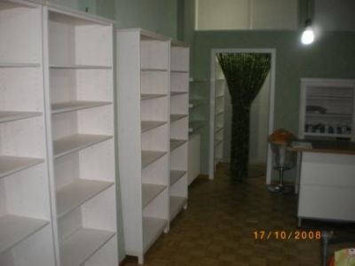 scaffalature in abete naturale per negozio