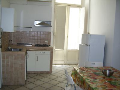 CENTRO STORICO di Napoli, VIA TRIBUNALI (ad. POLICLINICO-Universit-Pizzeria Sorbillo-Napoli Sotterr