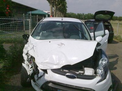 Ford Fiesta 1.4 16v GPL Plus colore bianco anno 2010 incidentata