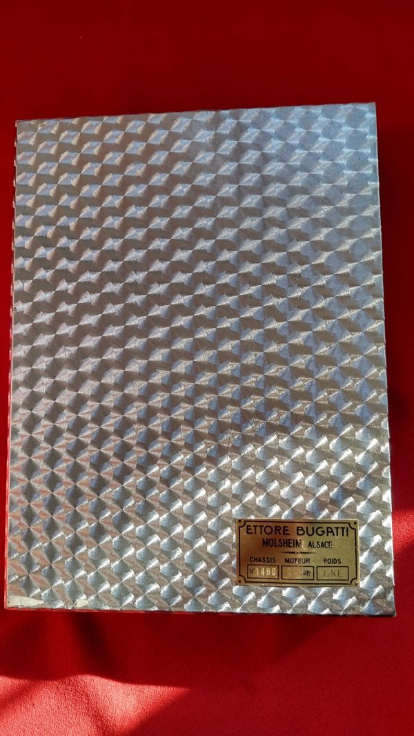 Libro Bugatti Magnum nuovo