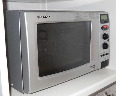 Forno micro onde (Sharp 671 IN). Color grigio. 