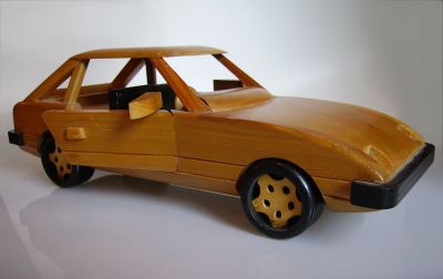 AUTOMOBILE in legno realizzata a mano