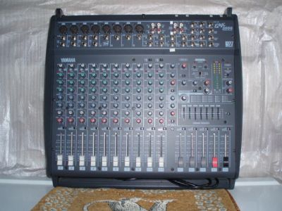 Vendo mix yamaha 2000 EMX   200 W