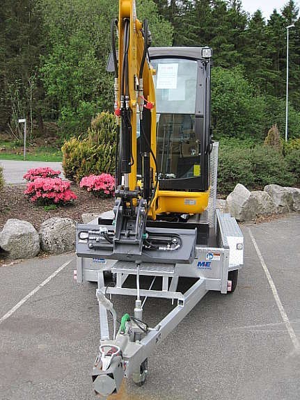 Mini escavatore JCB 8018 m/rimorchio