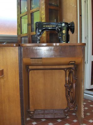 Antica macchina da cucire SINGER 306M anni 50 Vintage perfettamente funzionante