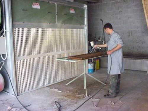 Cerco lavoro come verniciatore a spruzzo e falegname libero da subito