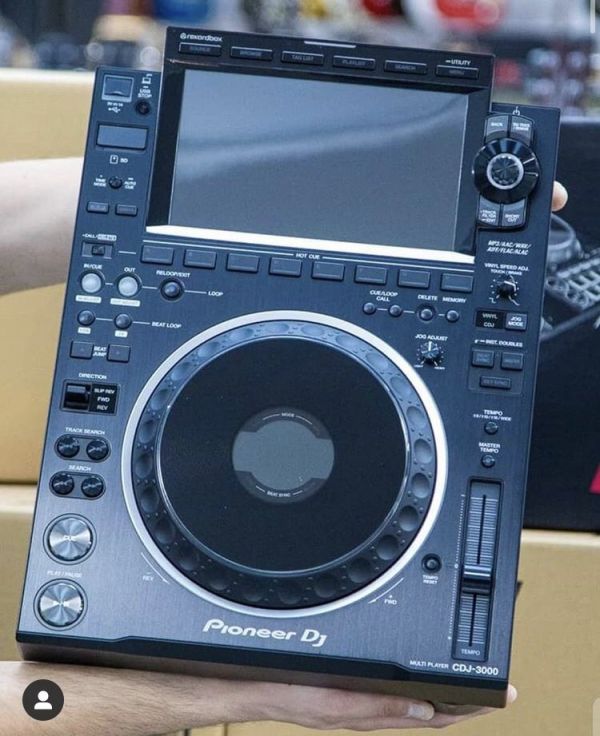 Pioneer CDJ-3000 Professional DJ Multi Player =1400EUR , Pioneer CDJ-2000NXS2 Multi Player =1000EUR 