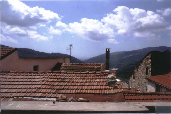 Imperia - Gazzelli appartamento da ristrutturare con terrazzo  138.000