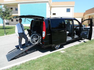 Servizio Taxi , noleggio con conducente ,trasporto persone aventi mobilit ridotta