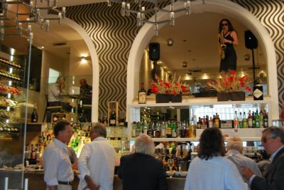  LA PIAZZA, COCKTAIL , CAFFE E GELATERIA ARTIGIANALE, FESTEGGIA IL SUO PRIMO COMPLEANNO 