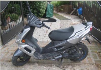 VENDO PEUGEOT SPEEDFIGHT 2 ANNO 2005