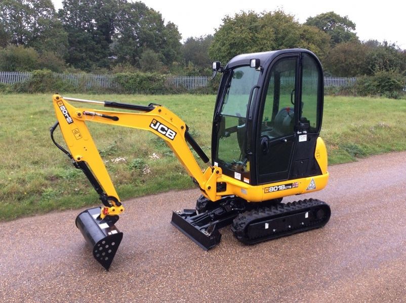 Escavatore JCB 80c1c8CTS