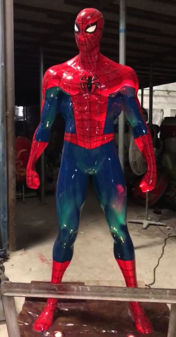 Spiderman statua