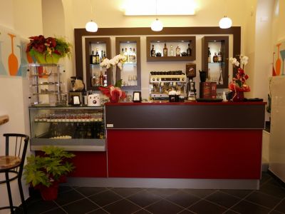 ARREDAMENTO BAR COMPLETO