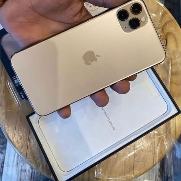 Iphone 13 pro max nuovo di zecca disponibile in stock