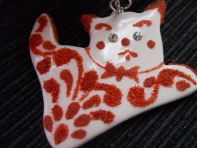 ROSSO CORALLO - CIONDOLO GATTO CERAMICA BIANCA OCCHI DI STRASS 305B