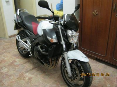 SUZUKI GSR 600