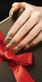 Un regalo originale per Natale (ed economico): Stamping Nail Art 