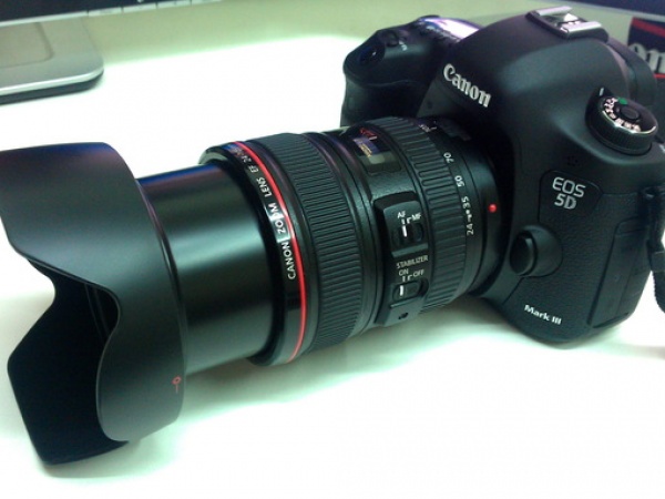 Canon eos 5d mark iii kit digital camera - 24-105mm lens