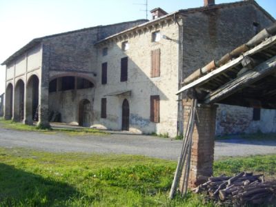 Antico  Rustico indipendente di ampia metratura, ideale per imprese