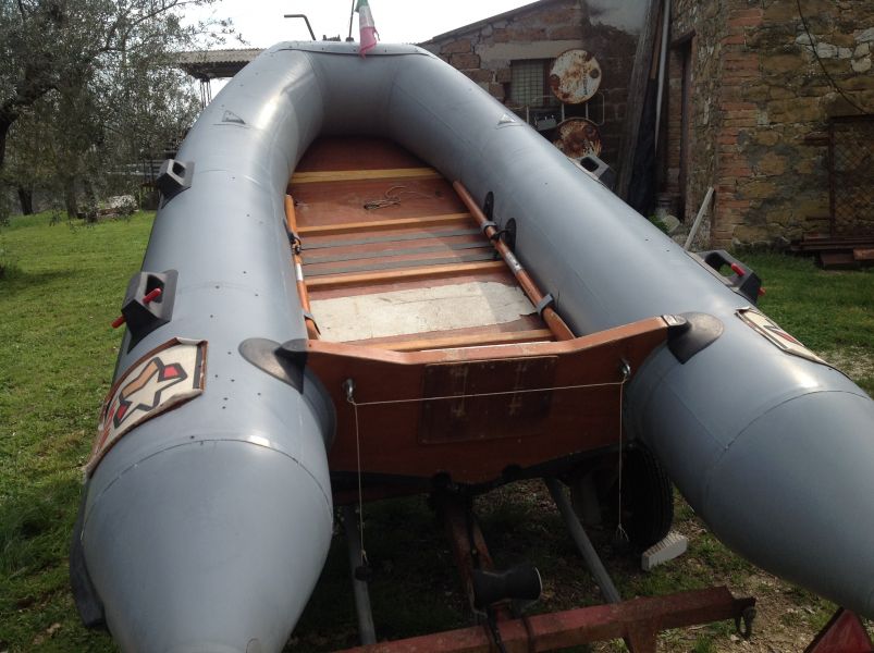 Vendesi gommone Novamarine 415