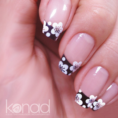 Decora da sola le tue unghie con la Stamping Nail Art