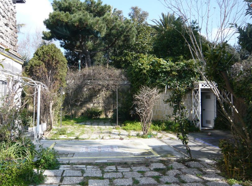 Vendesi appartamento panoramico con giardino
