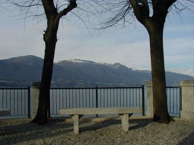 Appartamento in residence con piscina a pochi passi dal lago