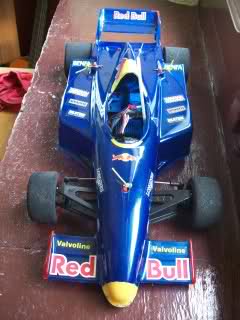 Kit BM110 scatola di montaggiocon carrozzeria Red-Bull finita. 